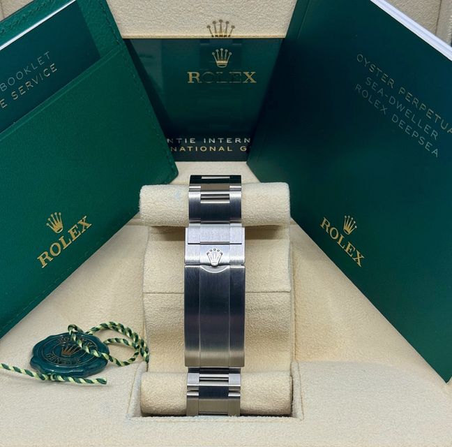 Rolex Sea-Dweller 126600 Image 3